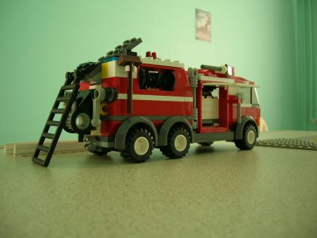 Notre camion d'incendie (vue de derrière)